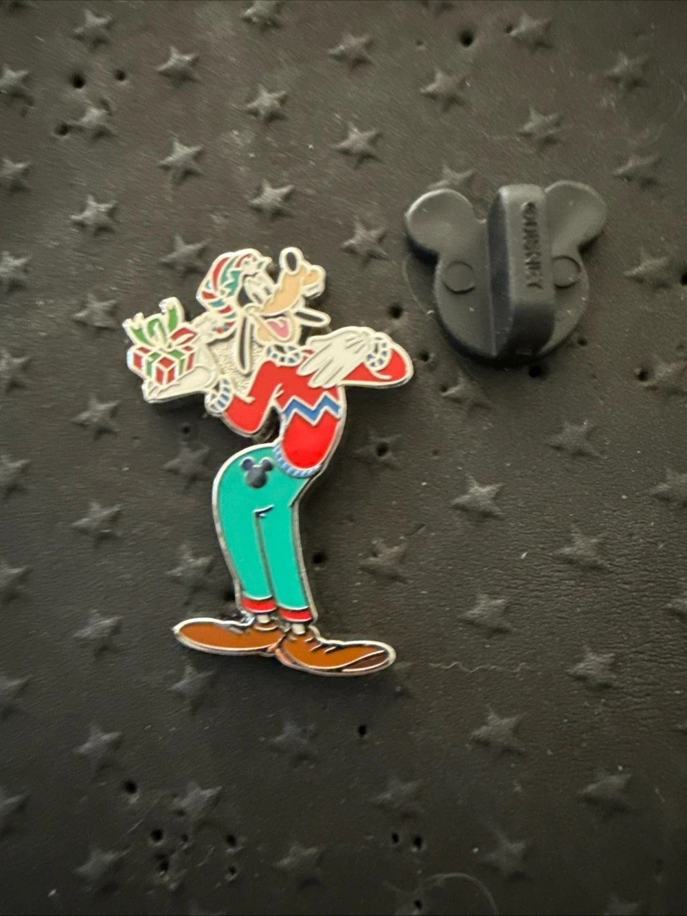 Disney Pin Disneyland Goofy Christmas Holiday Chaser Hidden Mickey 2025 Wave A